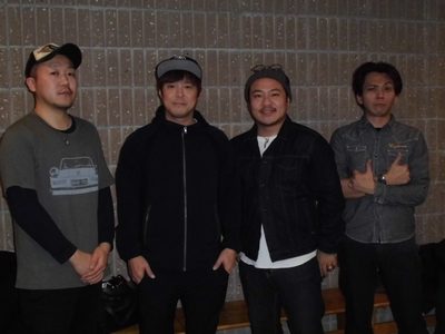 ジ・白川バンド［Dr. テンダラー白川、Vo. 高井俊彦（吉本新喜劇）、G. マコト、B. イッシン］